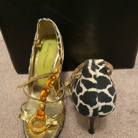 Sandals - Picture 2 of 8